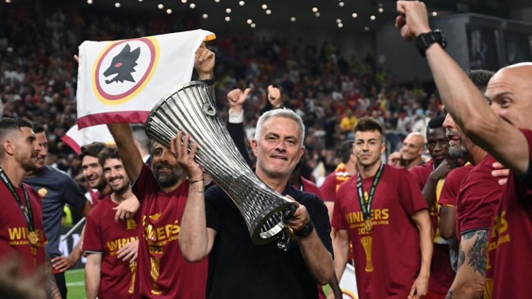 Mourinho celebrates with his players after their victory in the inaugural UEFA Conference League 2022 | Roma Celebrates Its Victory of the UEFA Europa Conference Cup