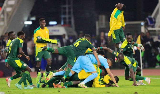 Senegal's Sadio Mane celebrates with teammates after beating Egypt in the AFCON 2021 final match on Feb. 6, 2022 | Senegal Celebrates Her First African Cup of Nations Victory